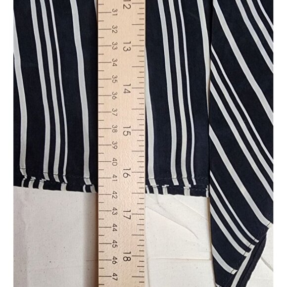 New Zara Basic Flower Asymmetric Striped Skirt size XS Black/White - Picture 8 of 8